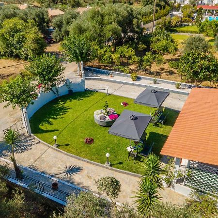 Afroditi Holiday Home - Yellow Apartment Svoronata Buitenkant foto
