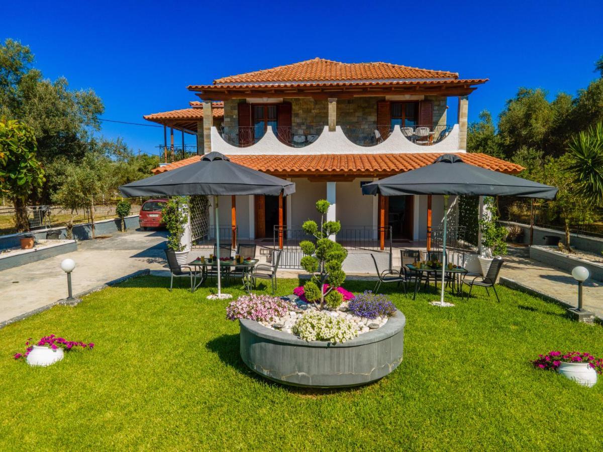 Afroditi Holiday Home - Yellow Apartment Svoronata Buitenkant foto